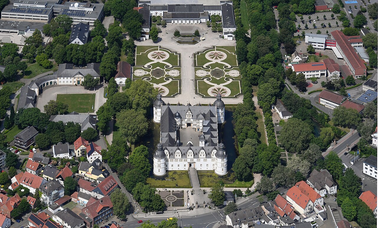 Schloss Neuhaus — Germany castle