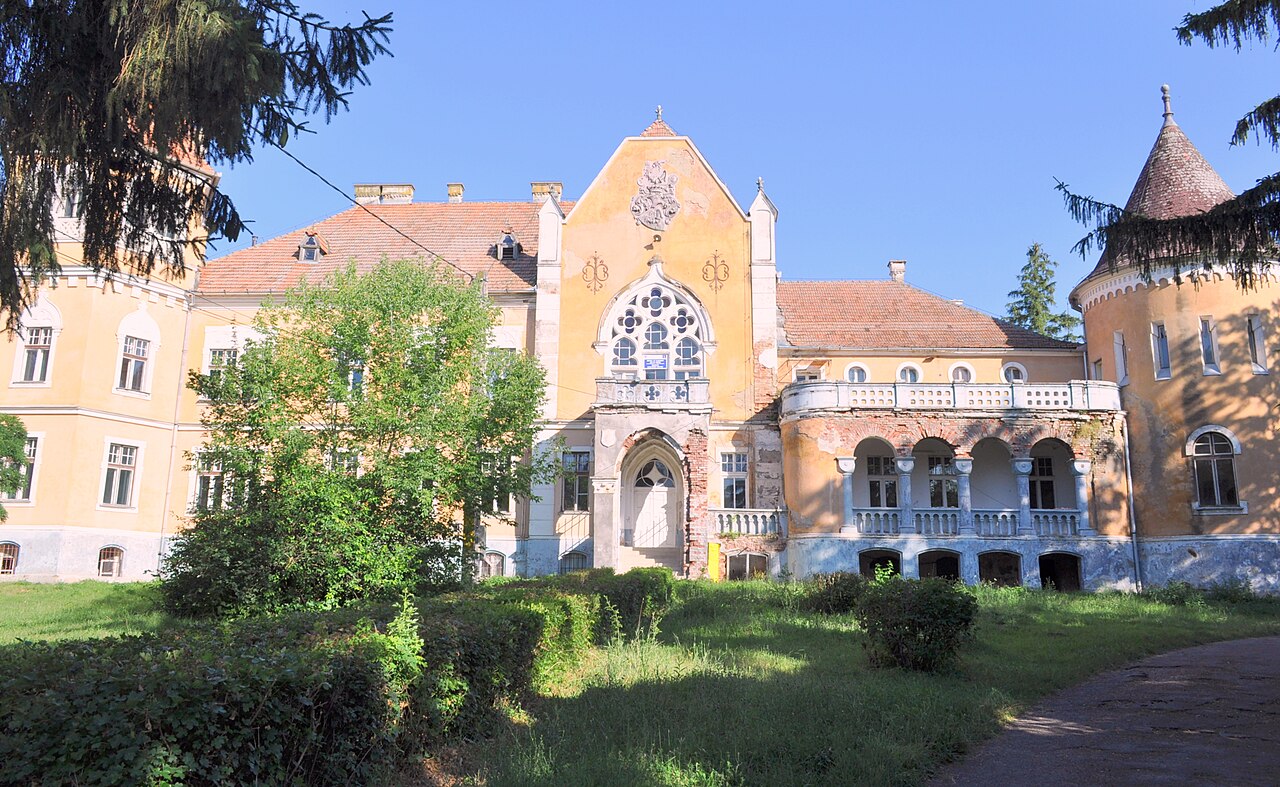 Castelul din Zau de Câmpie — Romania castle