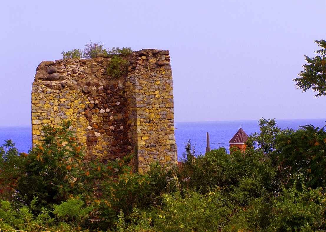 Aluston Fortress — Ukraine castle