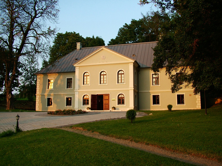 Pallavicini Mansion, Pusztaradvány — Hungary castle