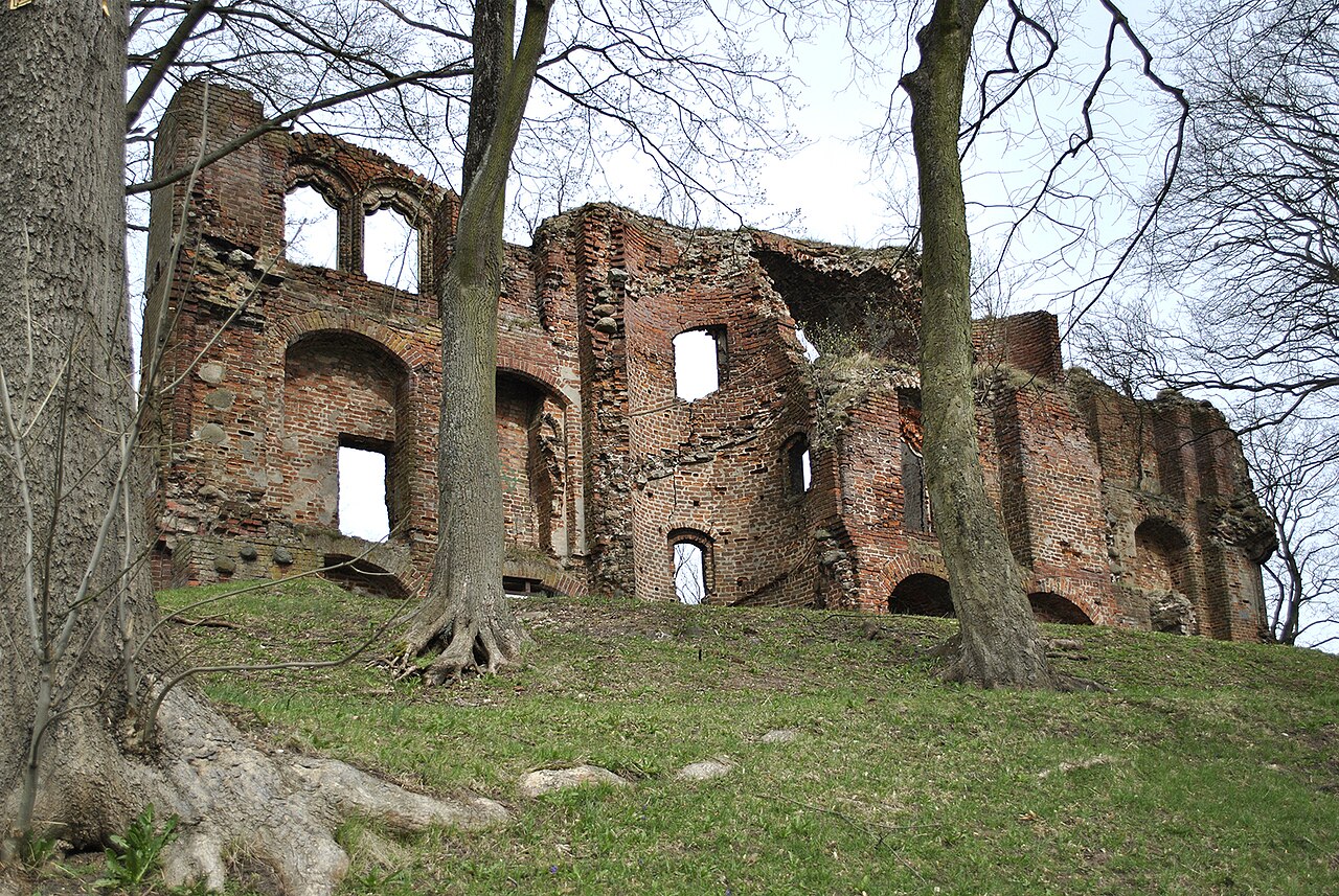 Dobra Castle — Poland castle