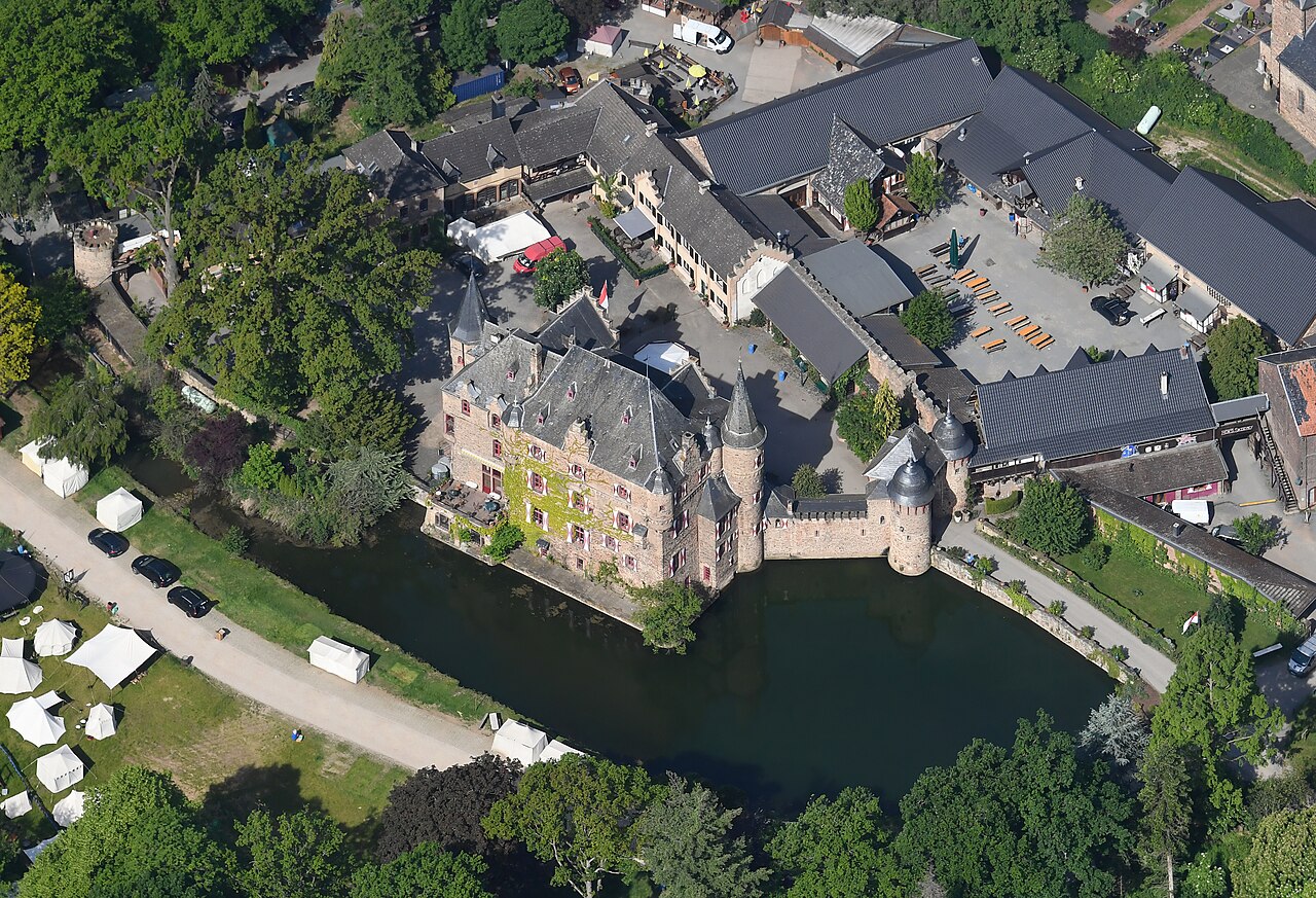 Burg Satzvey — Germany castle