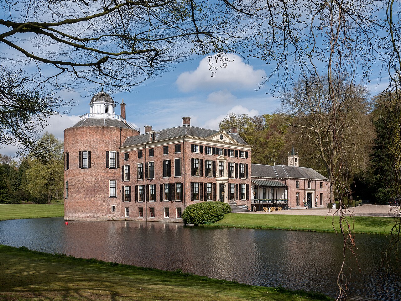 Castle Rosendael's Trick Fountains — Netherlands castle