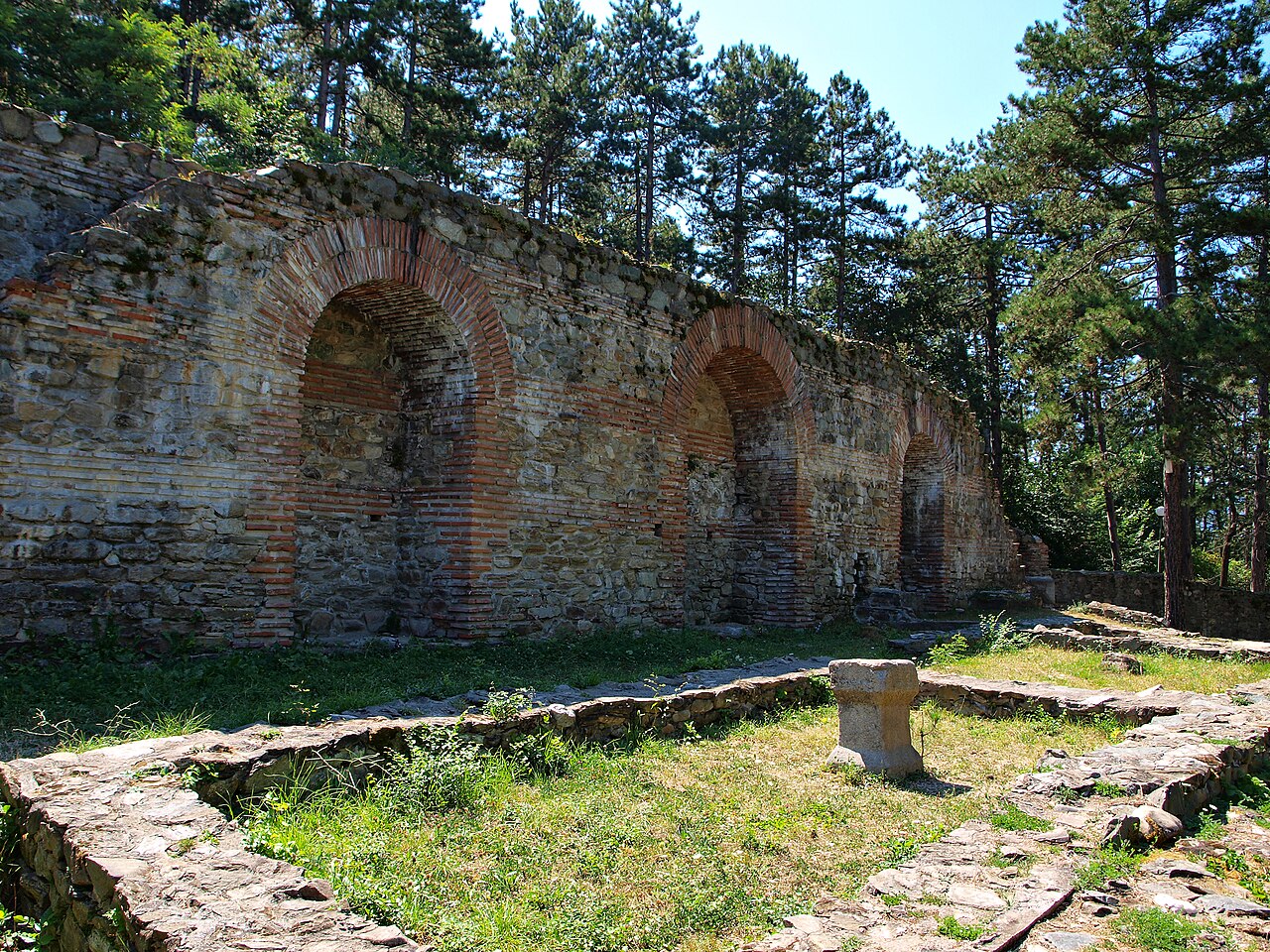 Hisarlaka Fortress — Bulgaria castle