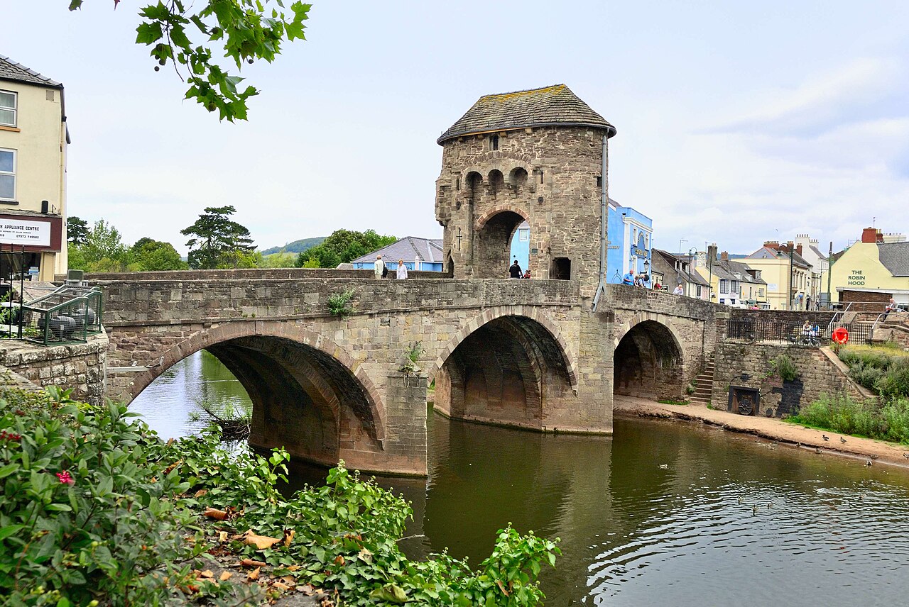 Monnow Bridge — United Kingdom of Great Britain and Northern Ireland castle
