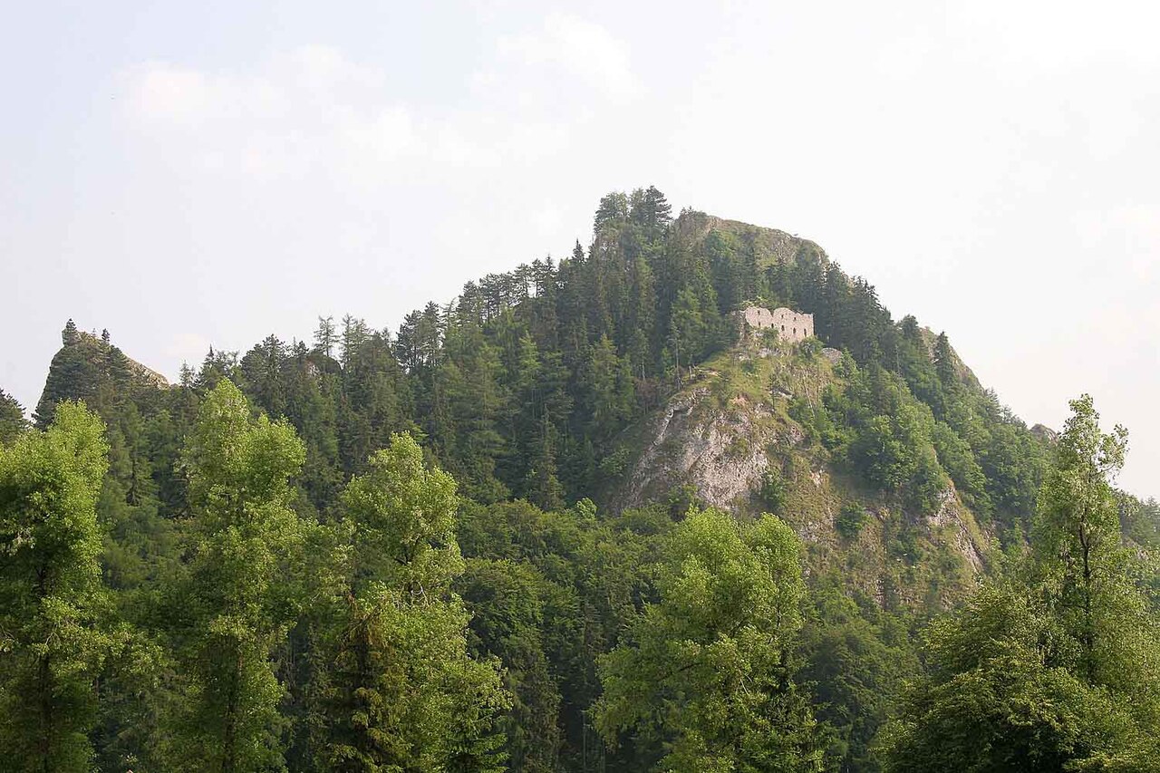 Vrsatec Castle Ruins — Slovakia castle