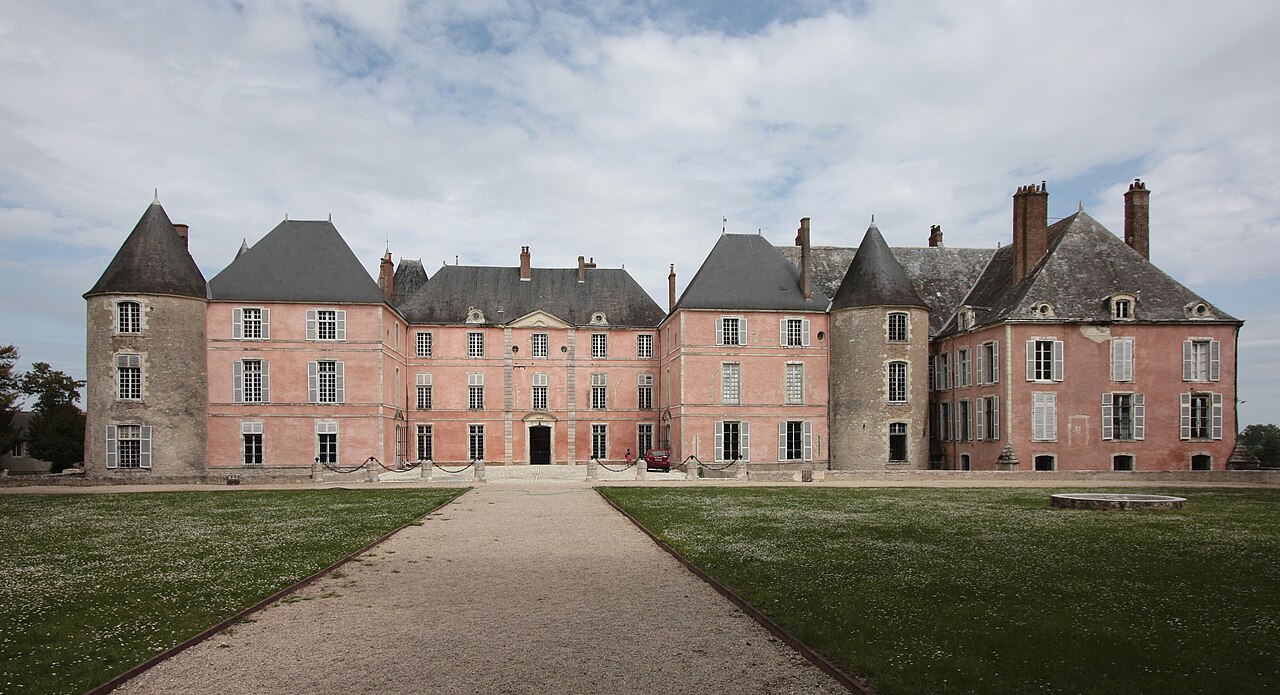 Meung-sur-Loire Castle — France castle