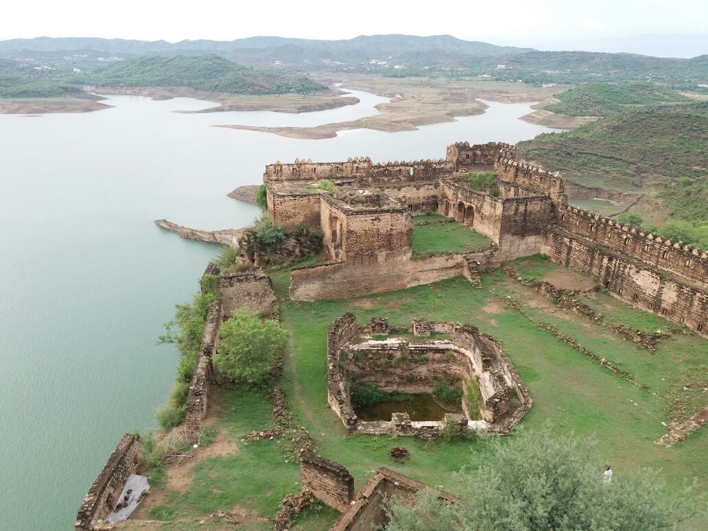 Throchi Fort — Pakistan castle