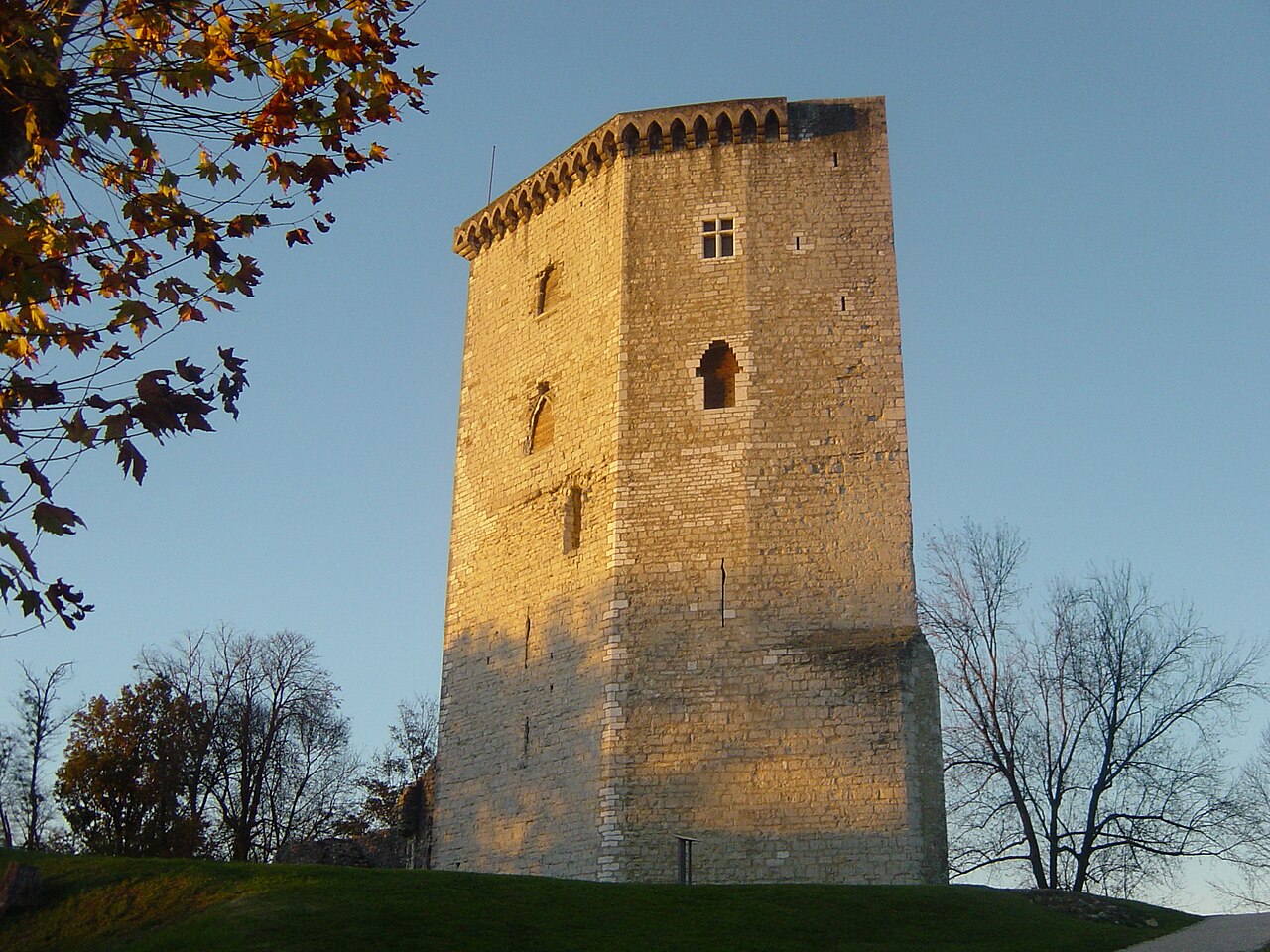 Château Moncade — France castle