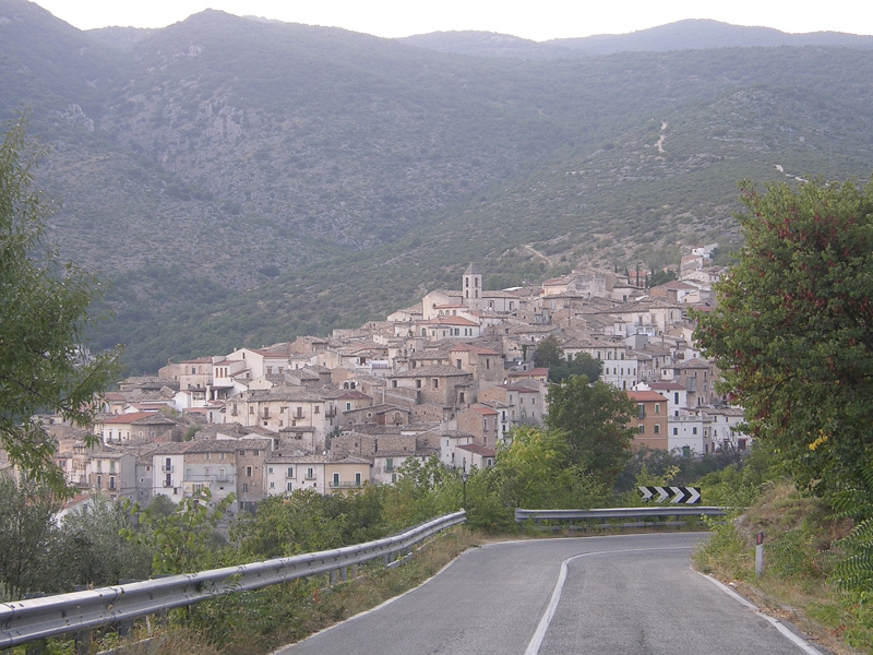 Ofena — Italy castle