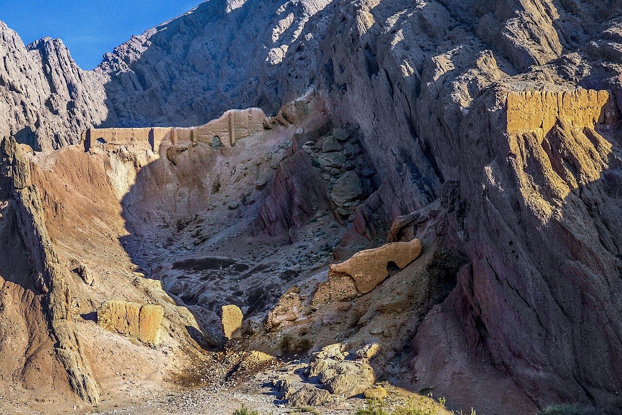 Ostanavand Castle — Iran (Islamic Republic of) castle