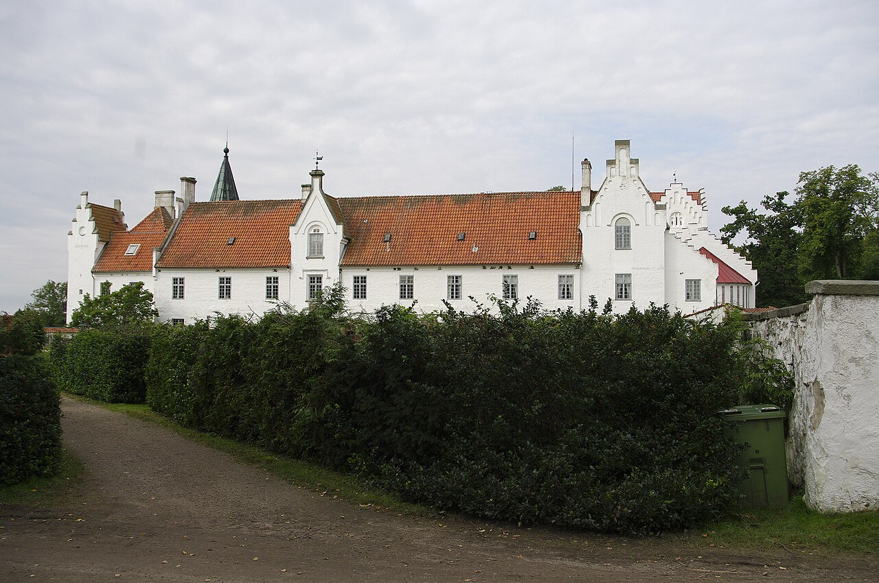 Bosjökloster — Sweden castle