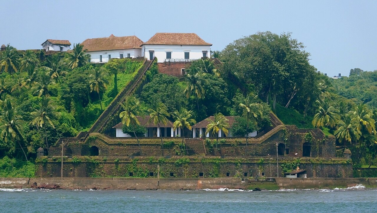 Fort Reis Magos — India castle