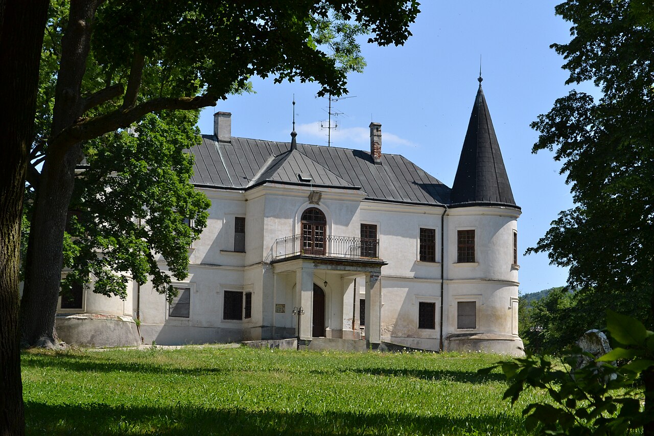 Starý zámek v Horních Lefantovcích — Slovakia castle