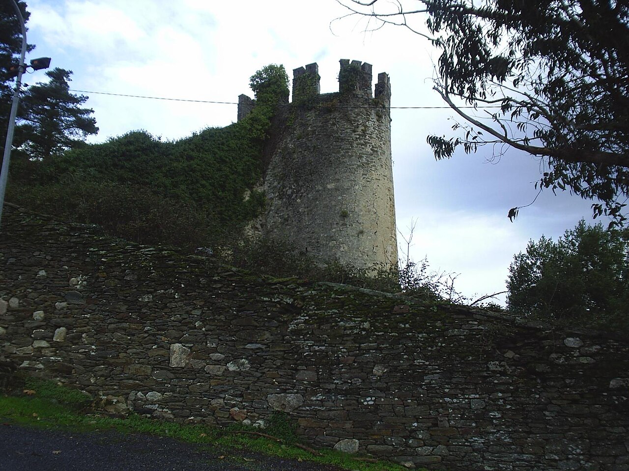 Fortaleza de Sarria — Spain castle