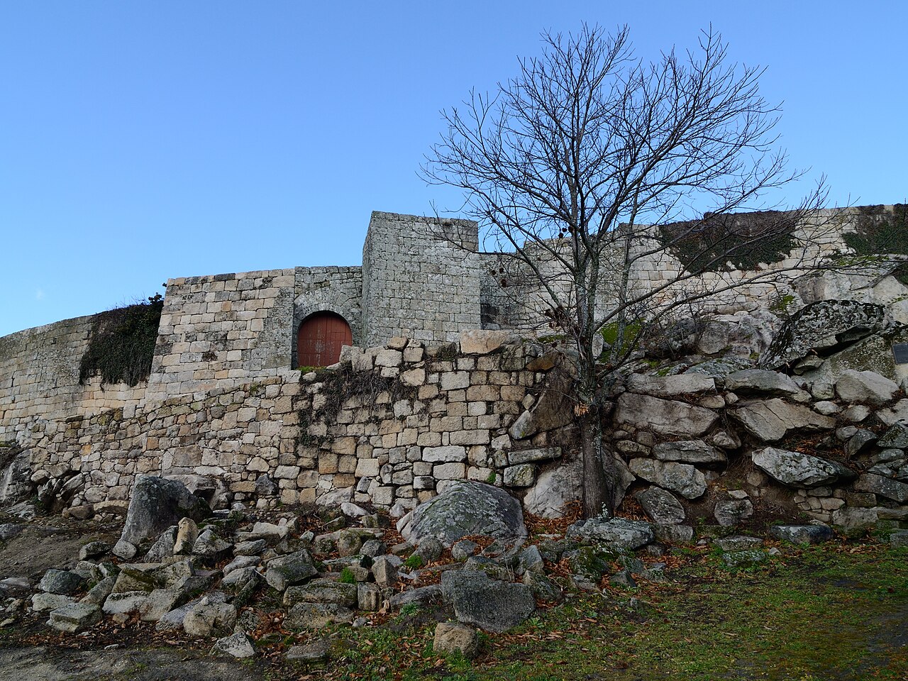 Castle of Carrazeda — Portugal castle