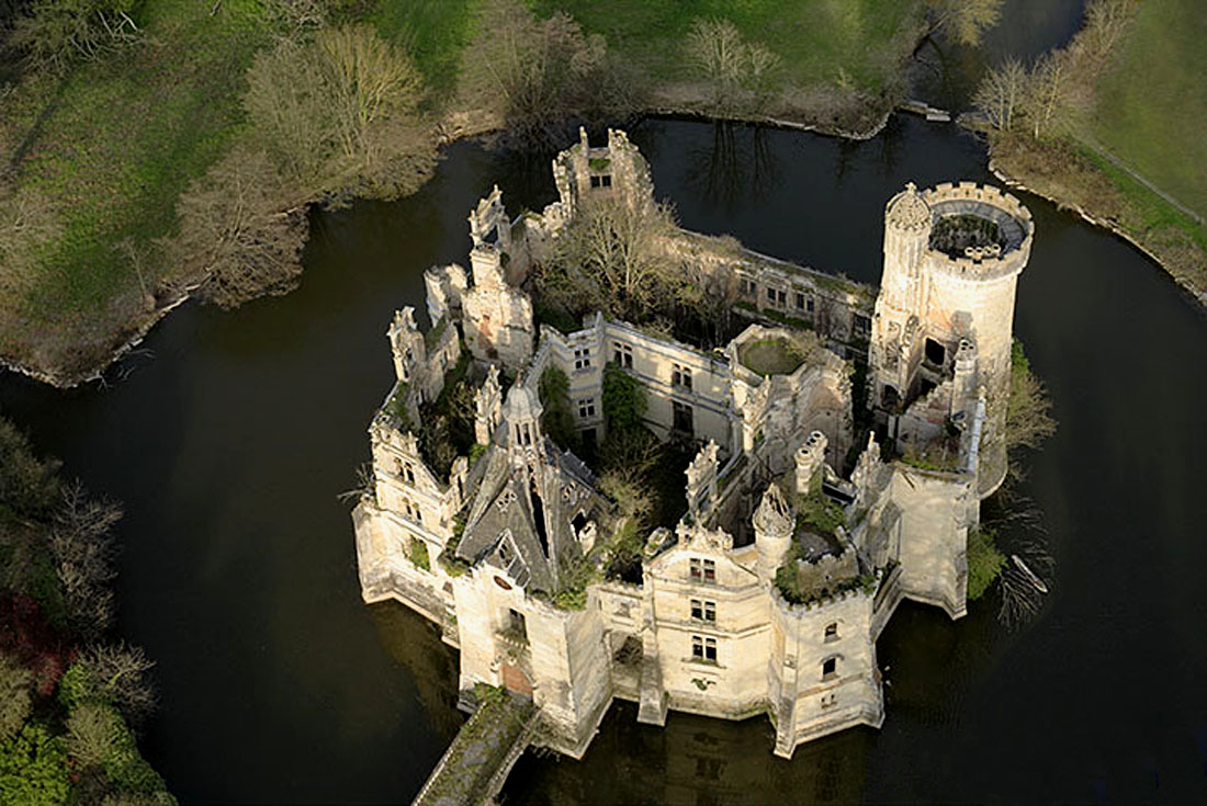 Mothe-Chandeniers Castle — France castle