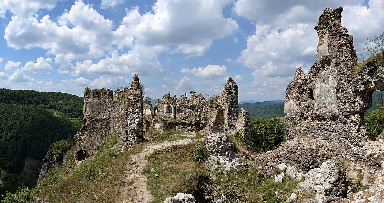 Sásov Castle Ruins — Slovakia castle