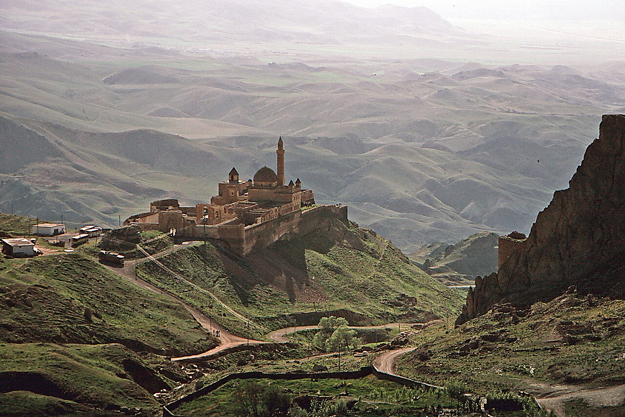 Ishak Pasha Palace — Turkey castle