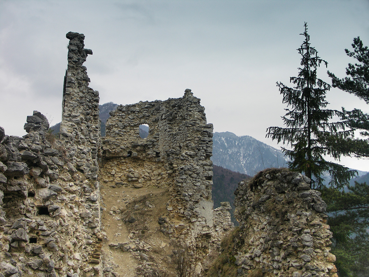 Blatnica — Slovakia castle