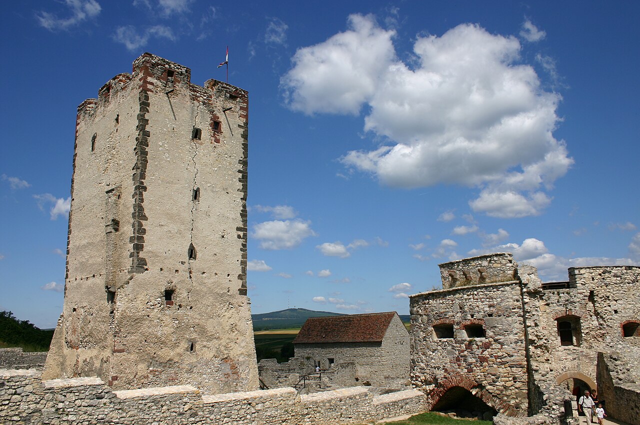 Kinizsi Castle — Hungary castle