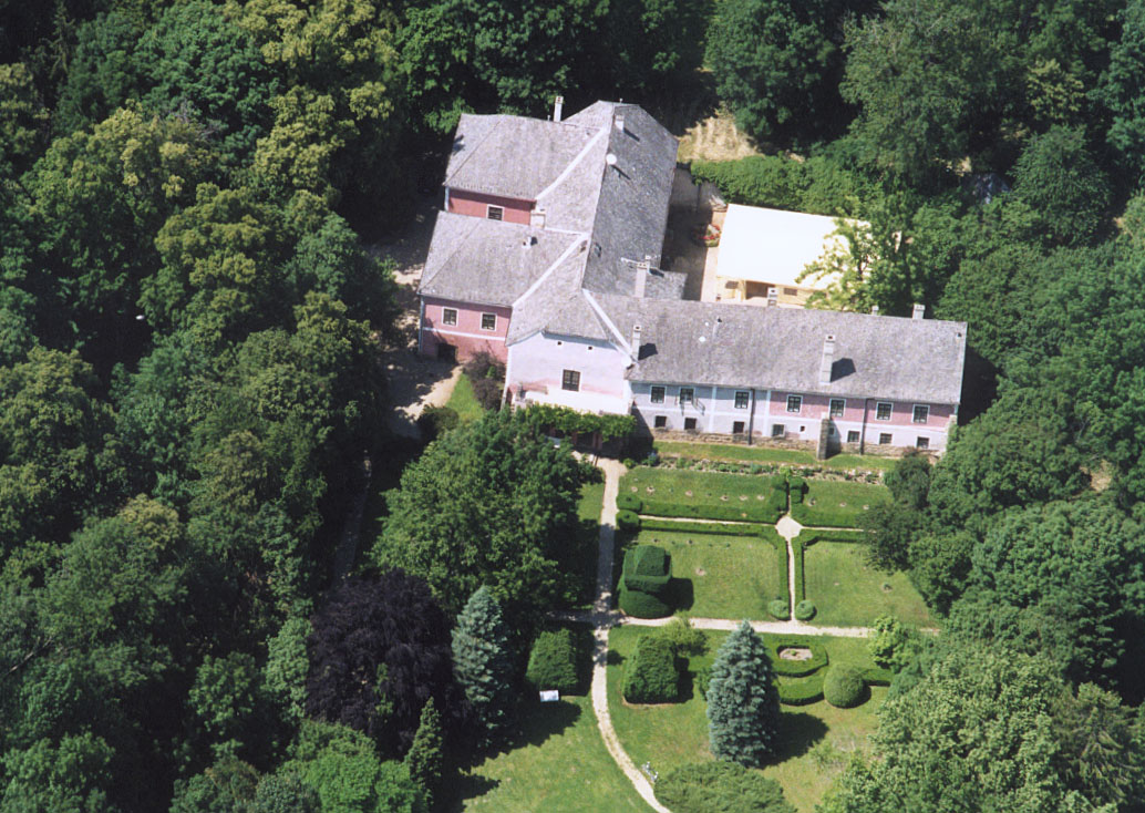 Sibrik Mansion in Bozsok — Hungary castle