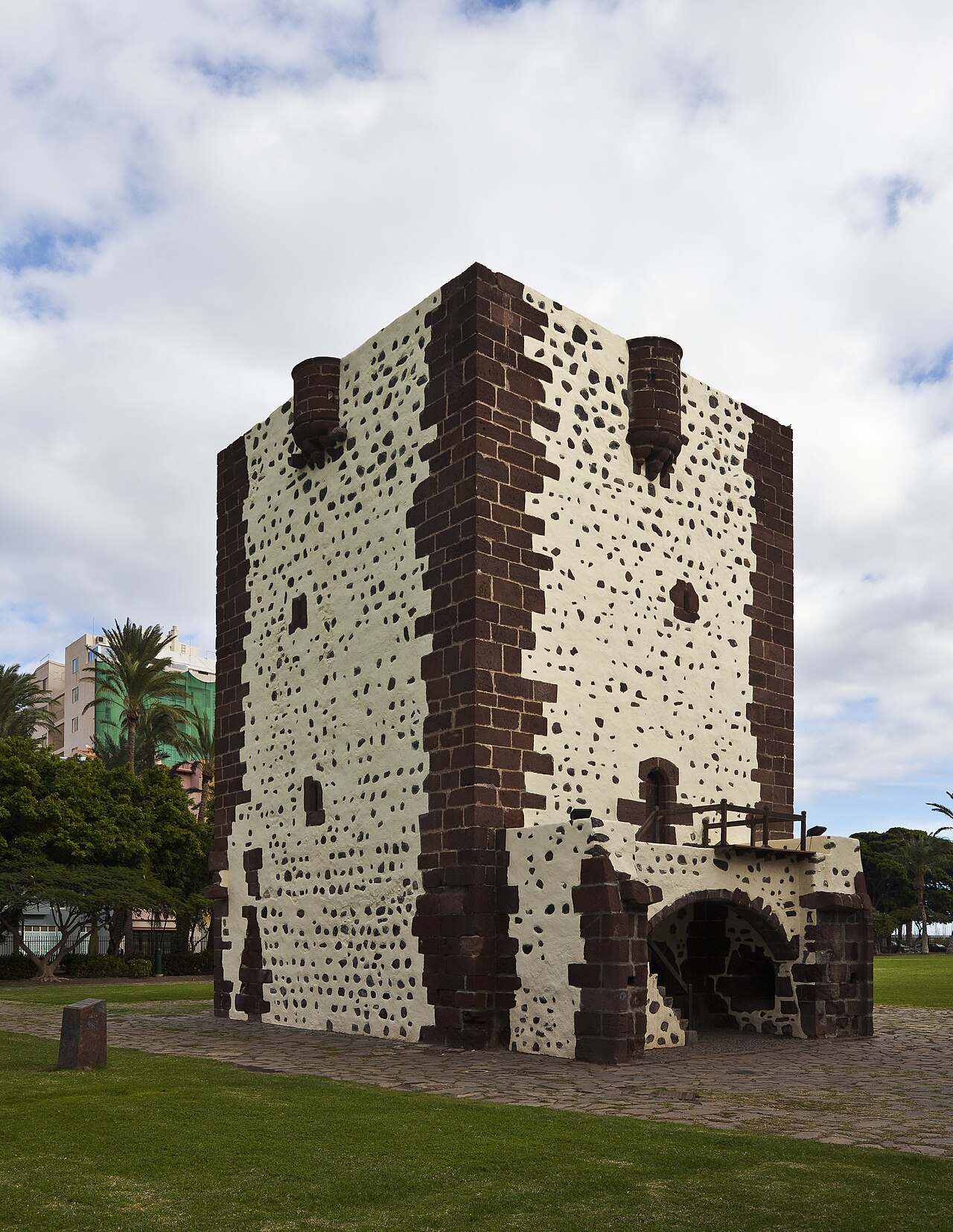 Torre del Conde — Spain castle