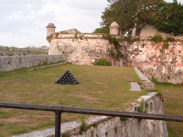 San Carlos de la Cabaña Fortress — Cuba castle