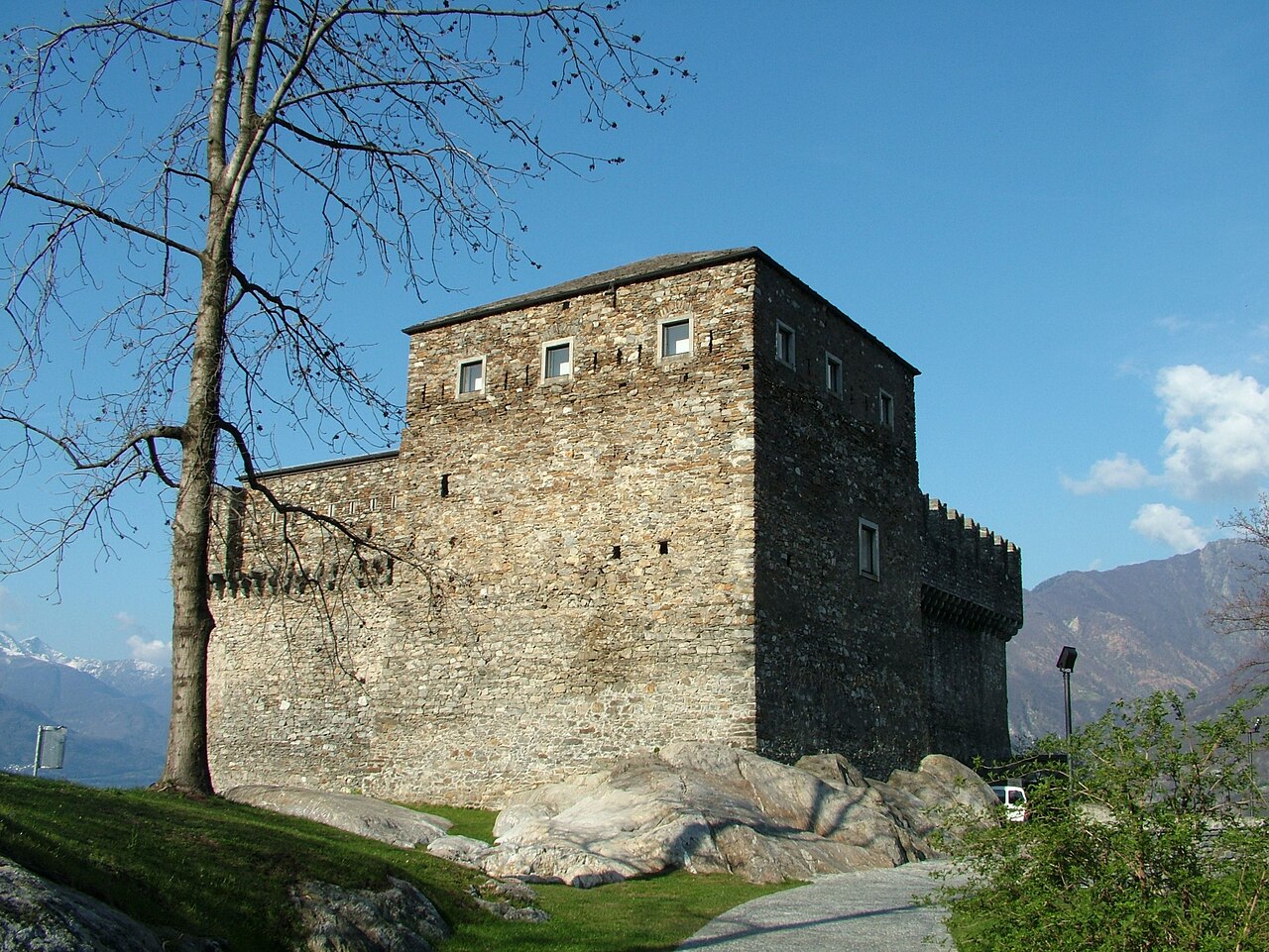 Sasso Corbaro — Switzerland castle