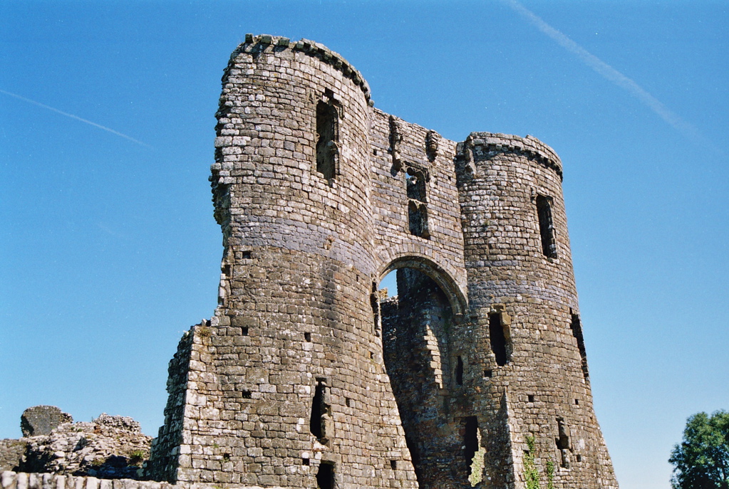 Llawhaden Castle — United Kingdom of Great Britain and Northern Ireland castle
