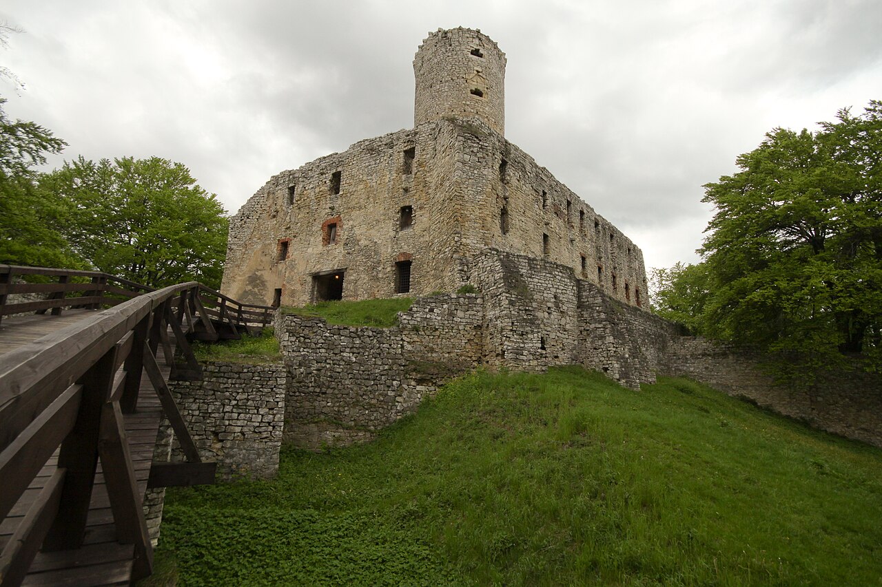 Lipowiec Castle — Poland castle