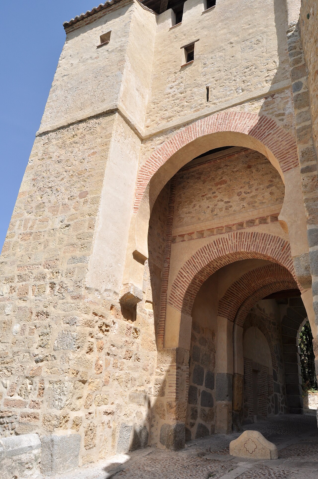 Puerta de Santiago — Spain castle
