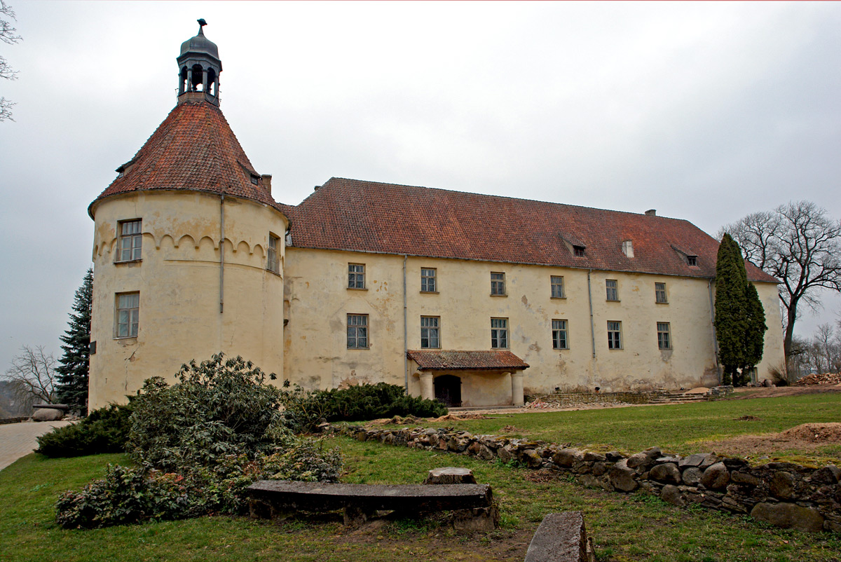 Jaunpils — Latvia castle