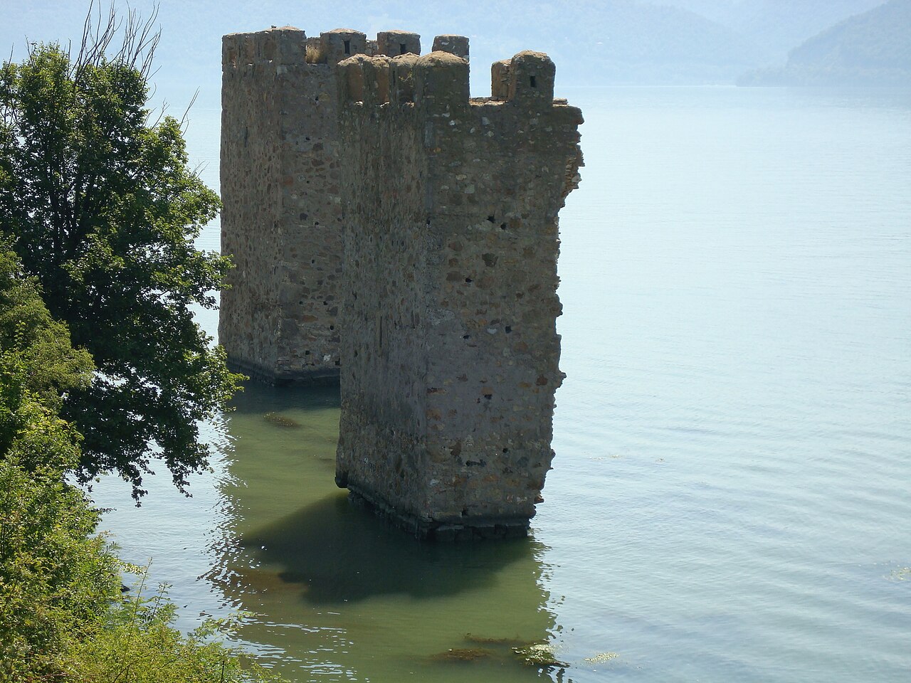 Tricule Fortress — Romania castle