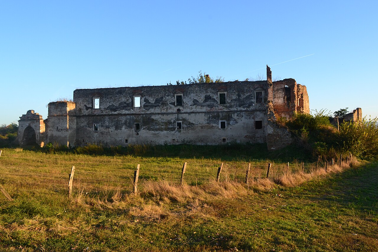 Martinuzzi Castle — Romania castle