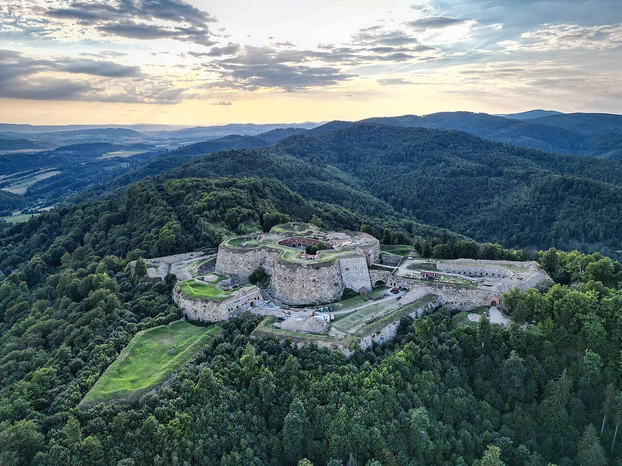 Srebrna Góra Fortress — Poland castle