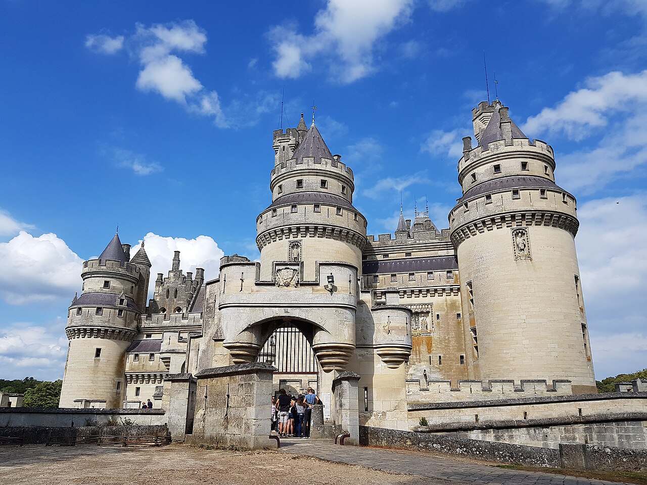 Castle of Pierrefonds — France castle