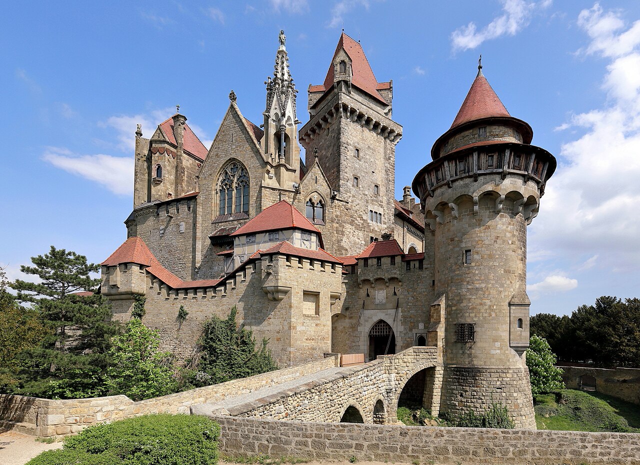 Burg Kreuzenstein — Austria castle