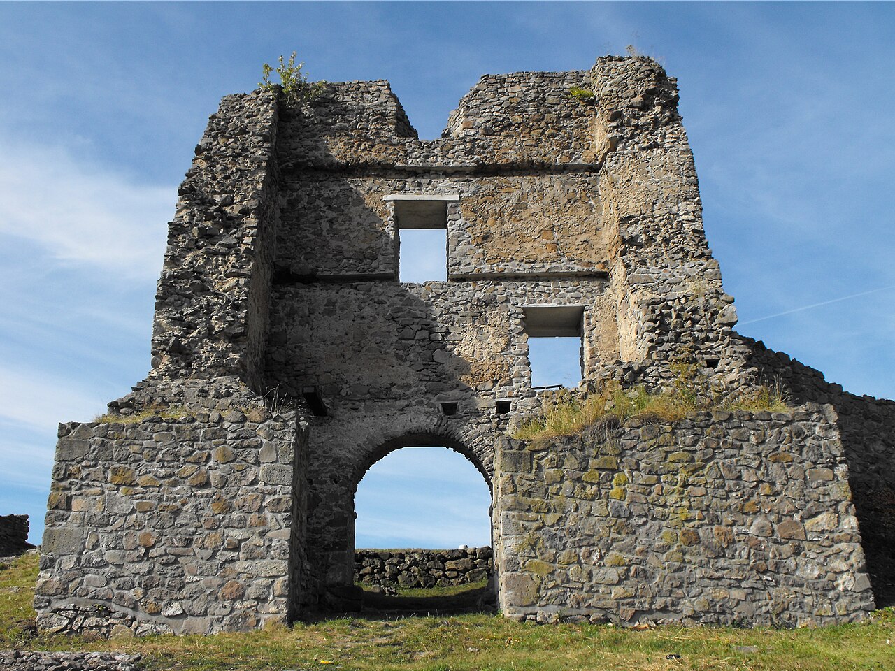 Pustý Castle Ruins — Slovakia castle