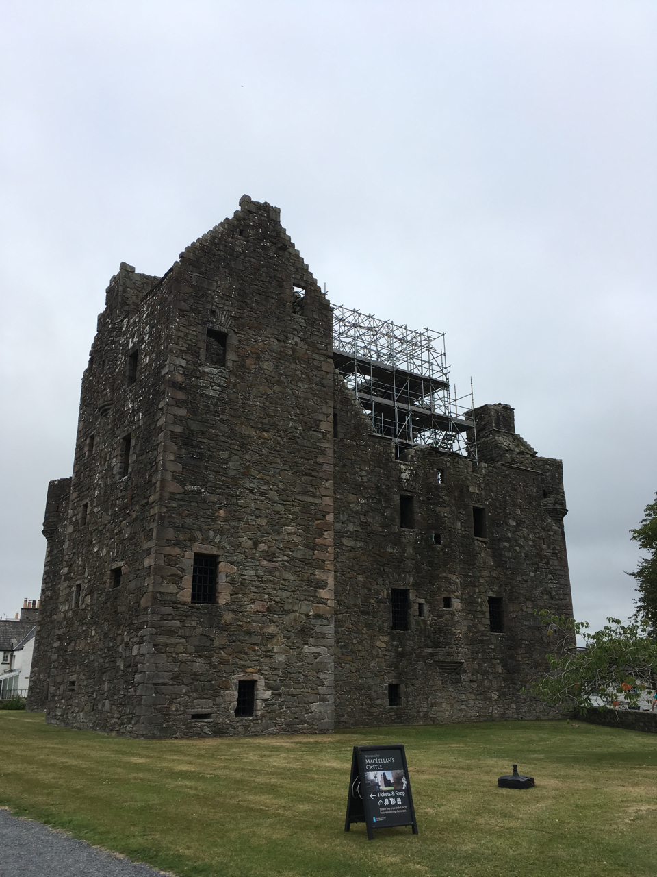 MacLellan's Castle — United Kingdom of Great Britain and Northern Ireland castle
