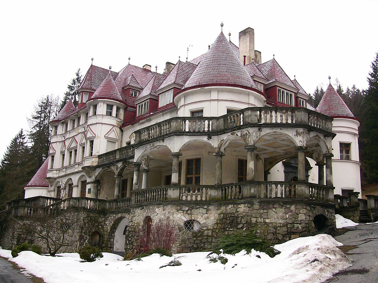 Kuneradský zámok — Slovakia castle