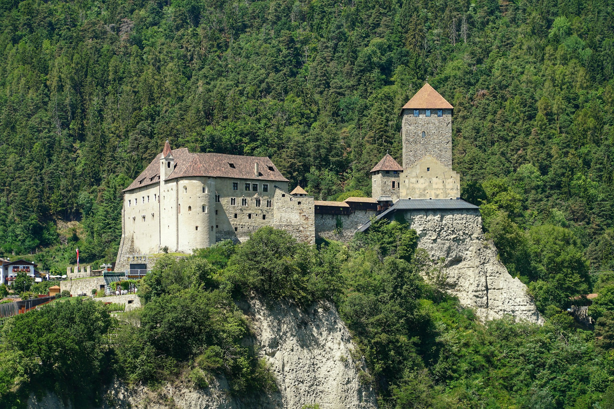 Brunnenburg — Italy castle
