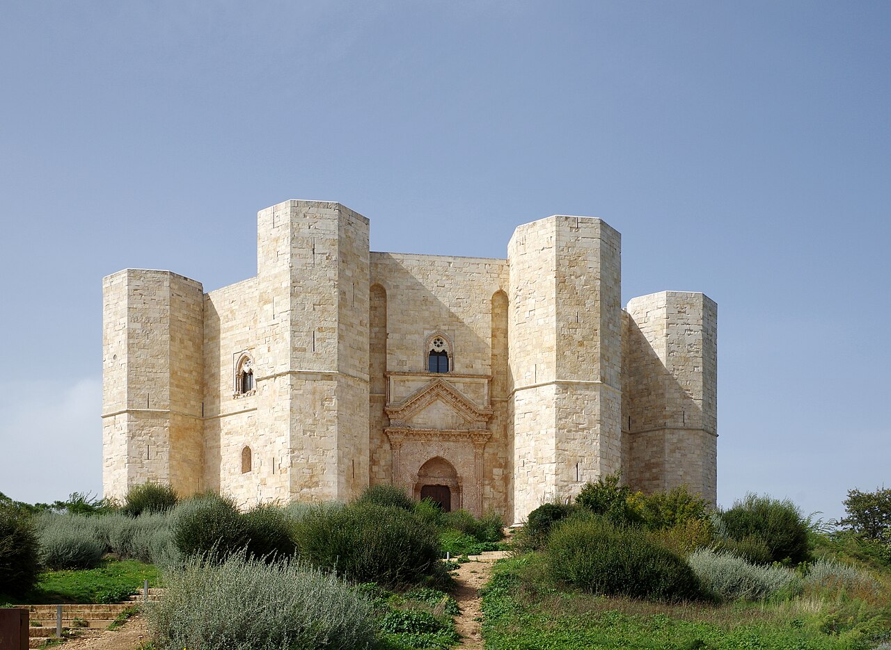 Castel del Monte — Italy castle