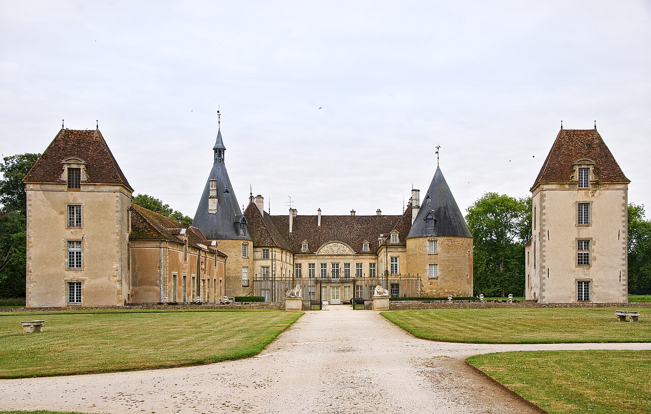 Commarin Castle — France castle