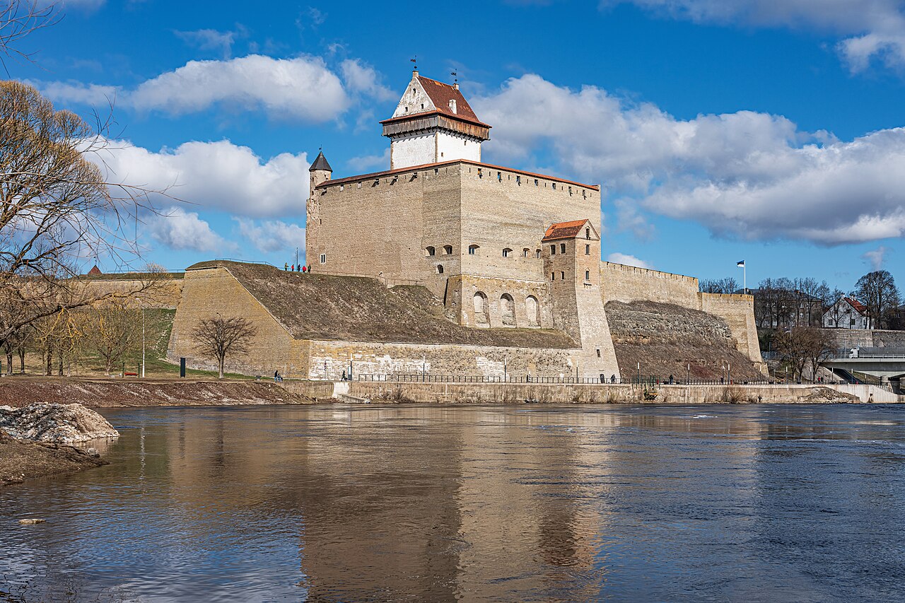 Narva Lenin — Estonia castle