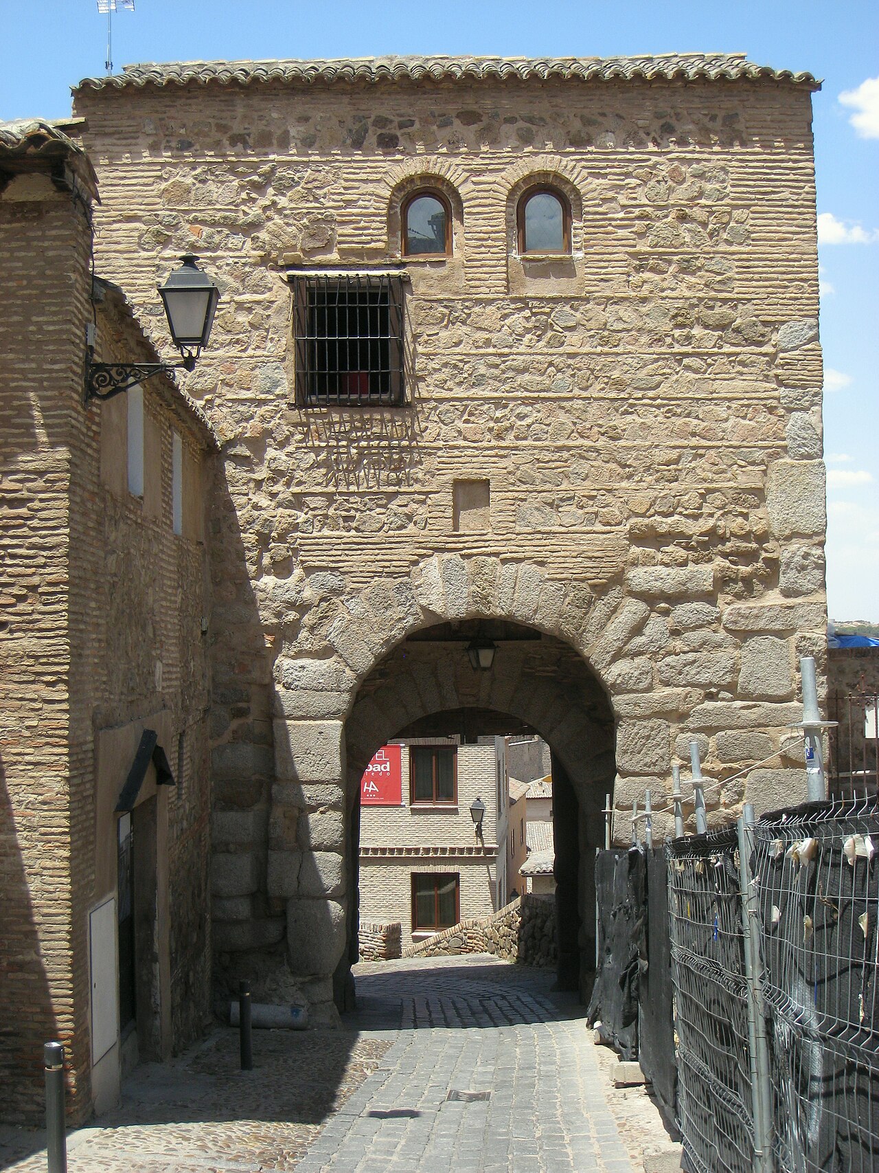Puerta Bab al-Mardum — Spain castle