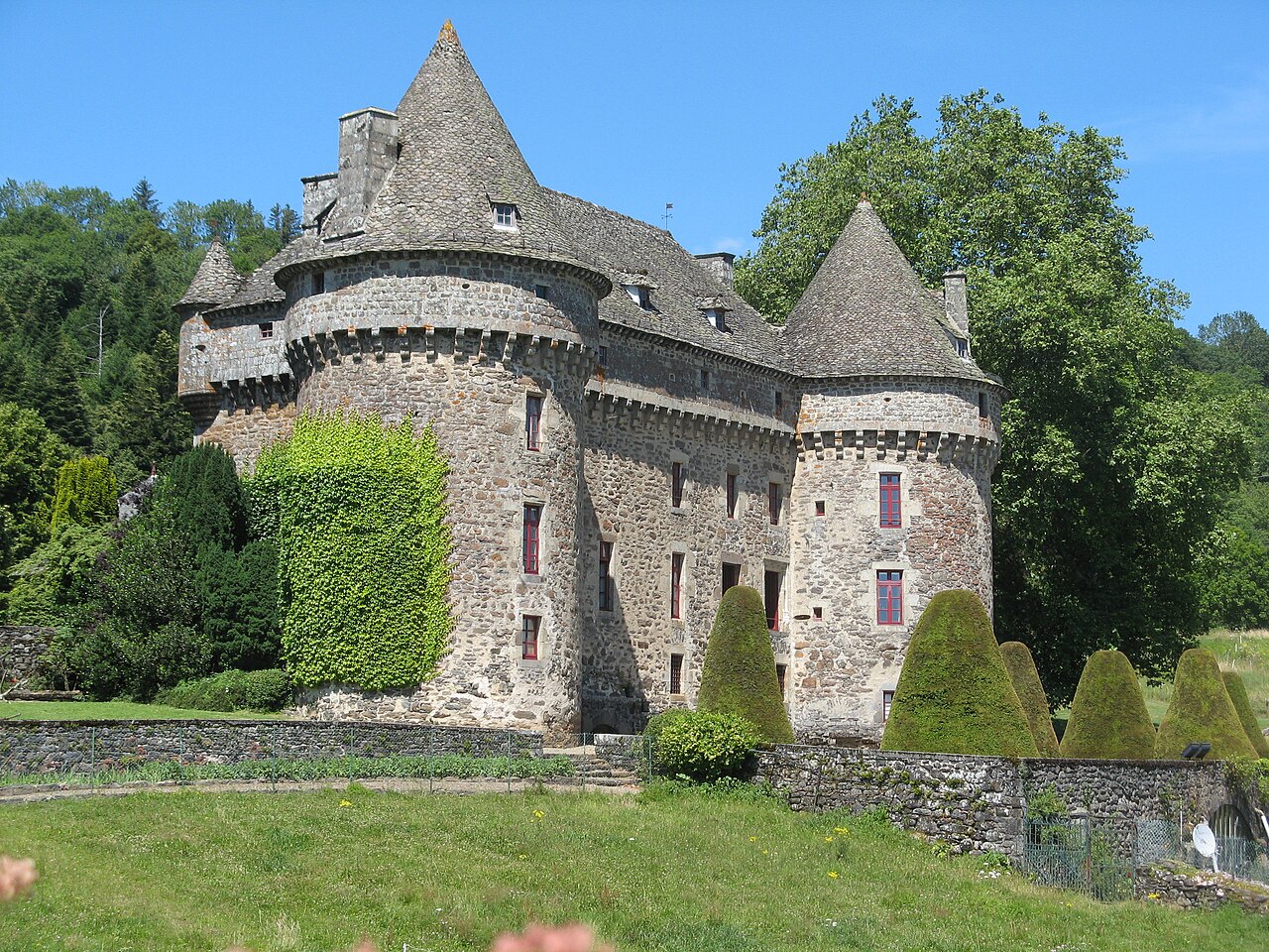 Auzers Castle — France castle