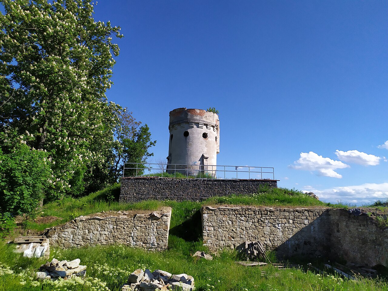 Čeklís Castle — Slovakia castle
