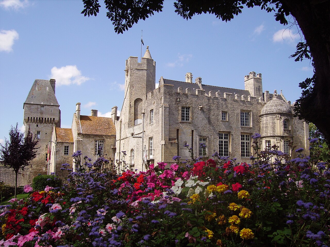 Castle of Creully — France castle